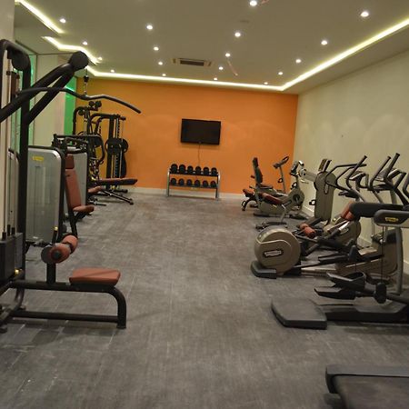 Golden Tulip Hail Bagian luar foto