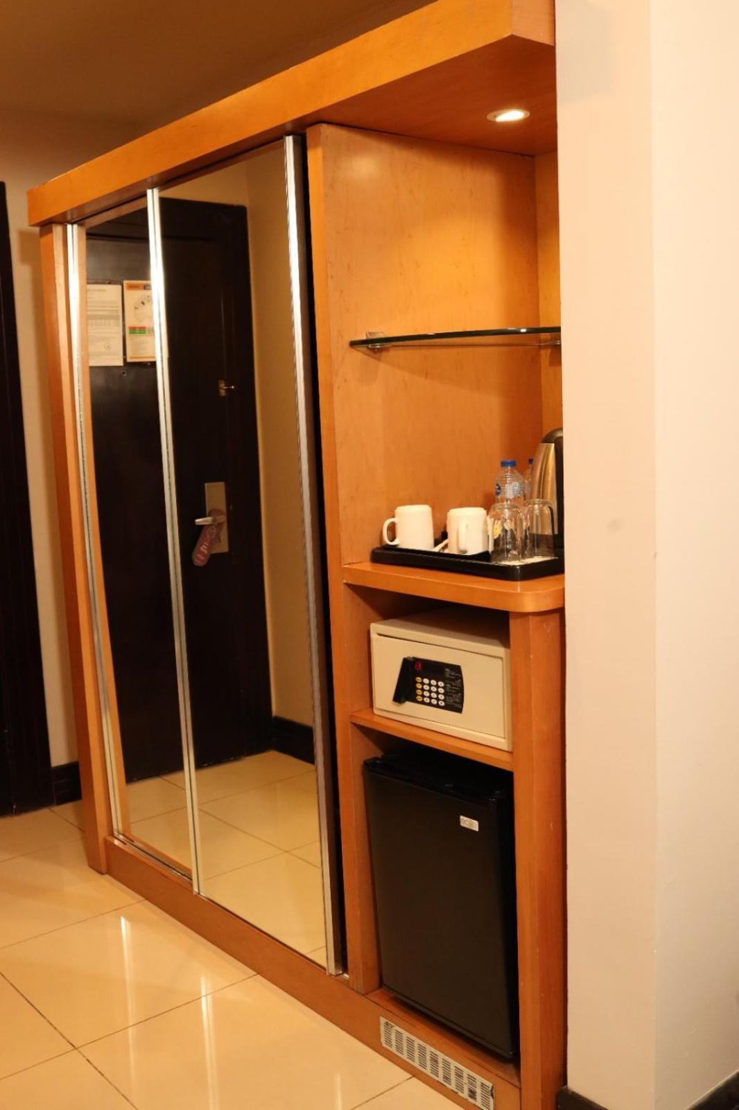 Golden Tulip Hail Bagian luar foto