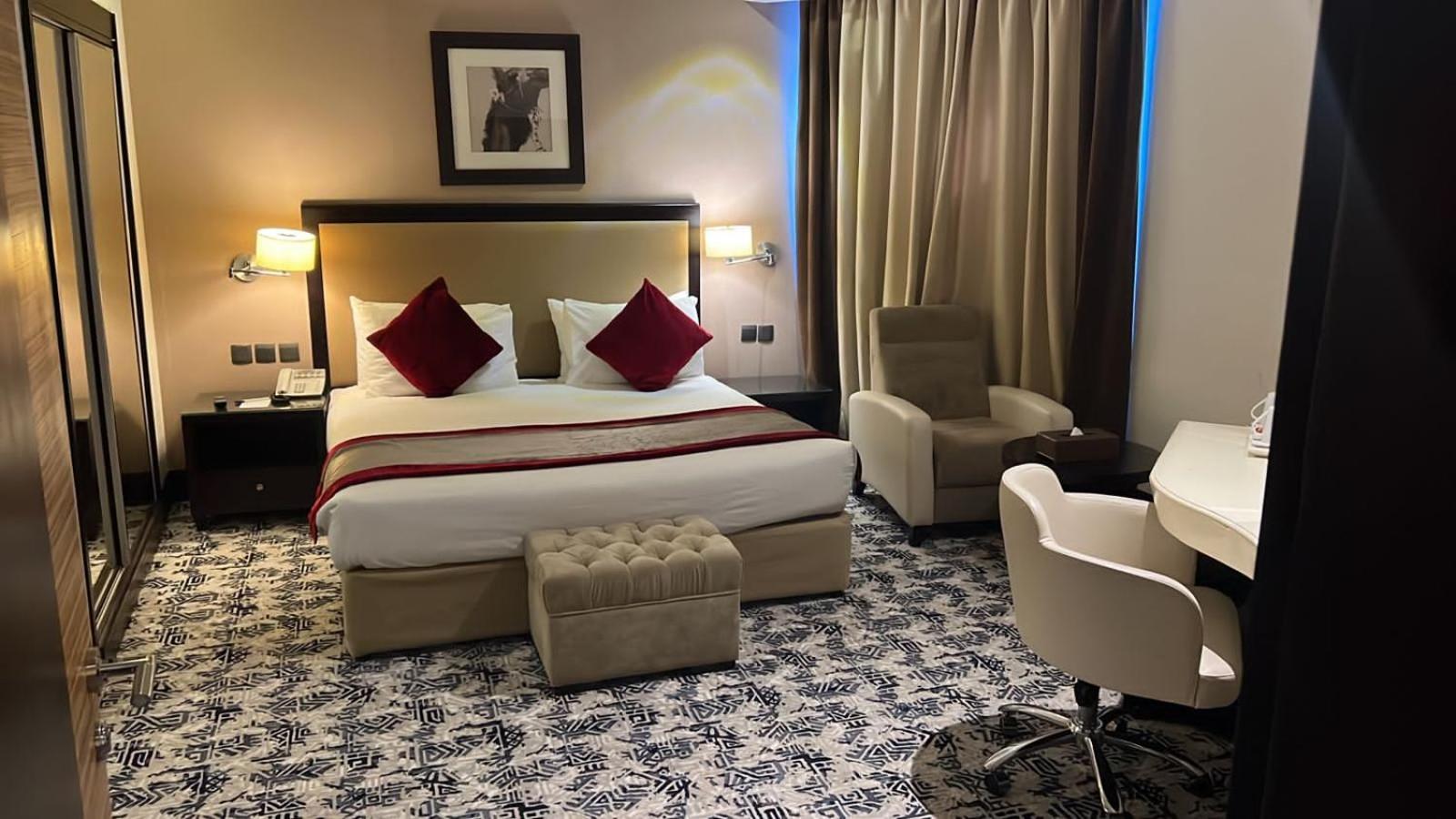 Golden Tulip Hail Bagian luar foto
