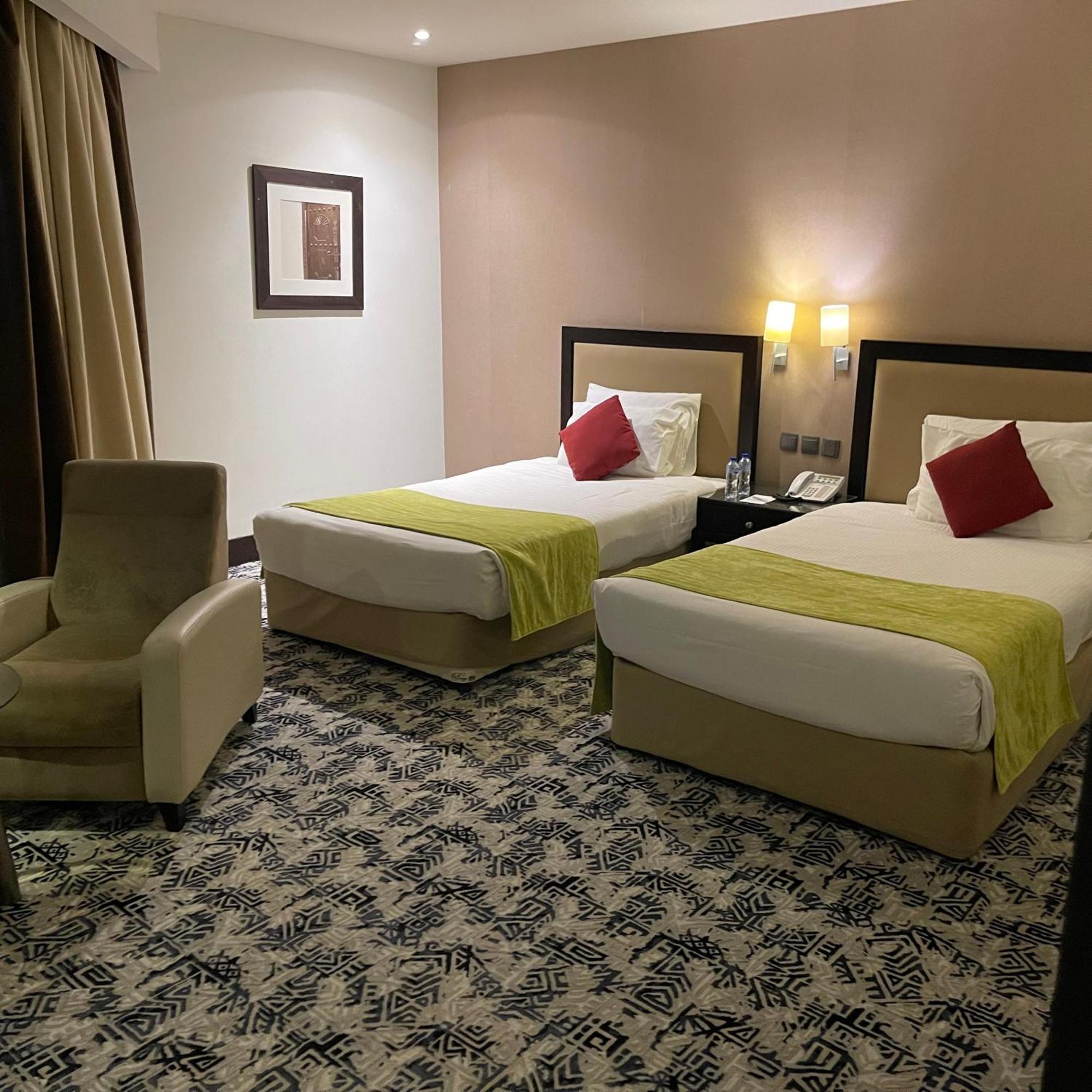 Golden Tulip Hail Bagian luar foto