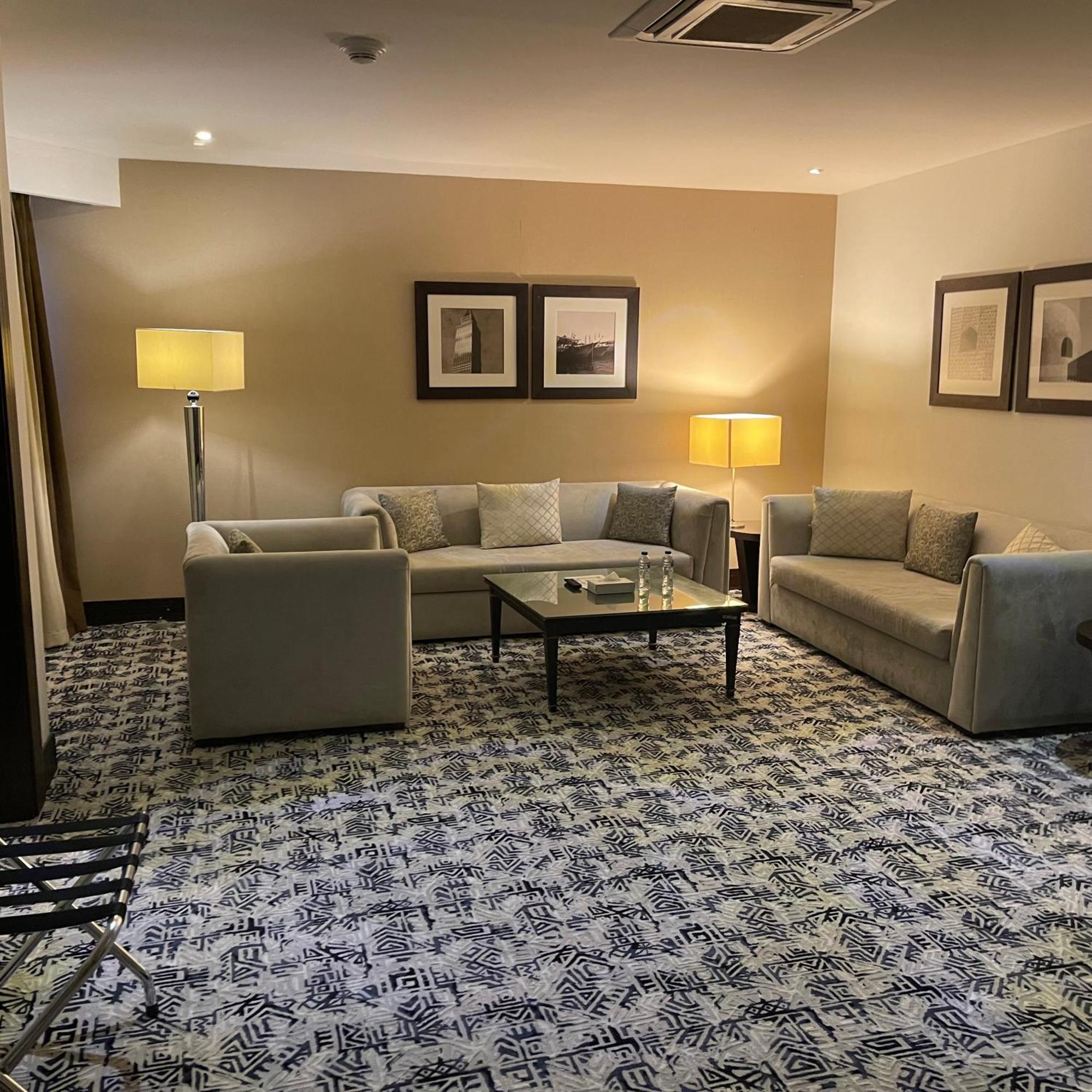 Golden Tulip Hail Bagian luar foto