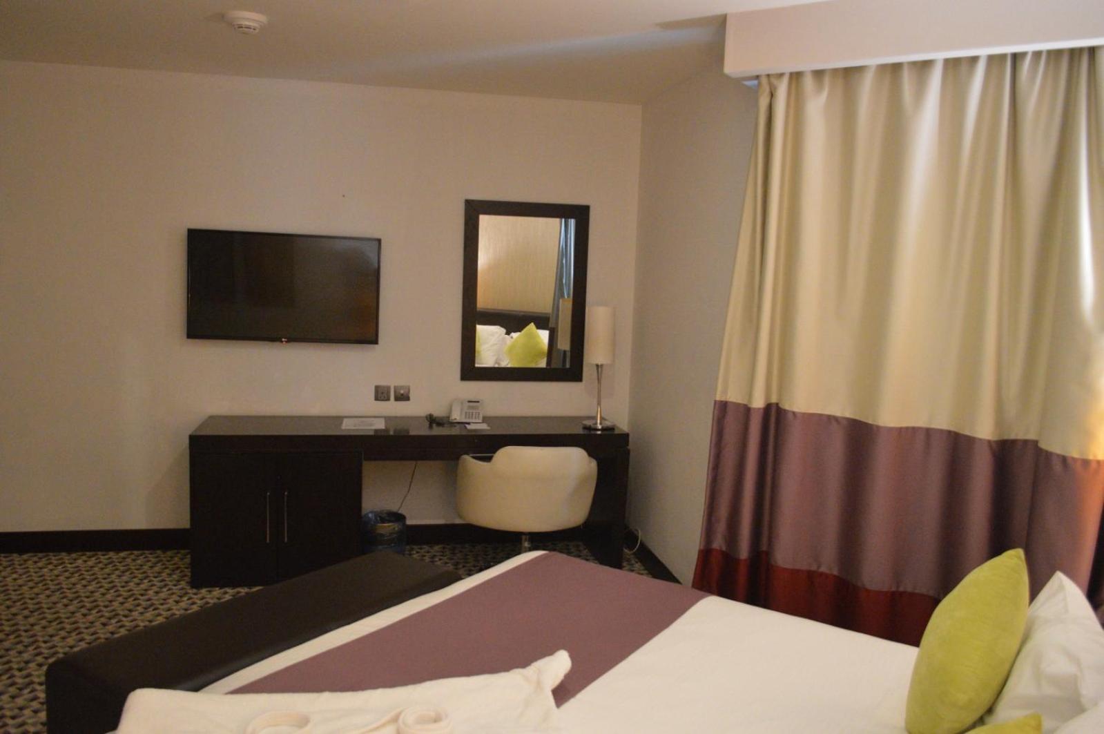 Golden Tulip Hail Bagian luar foto