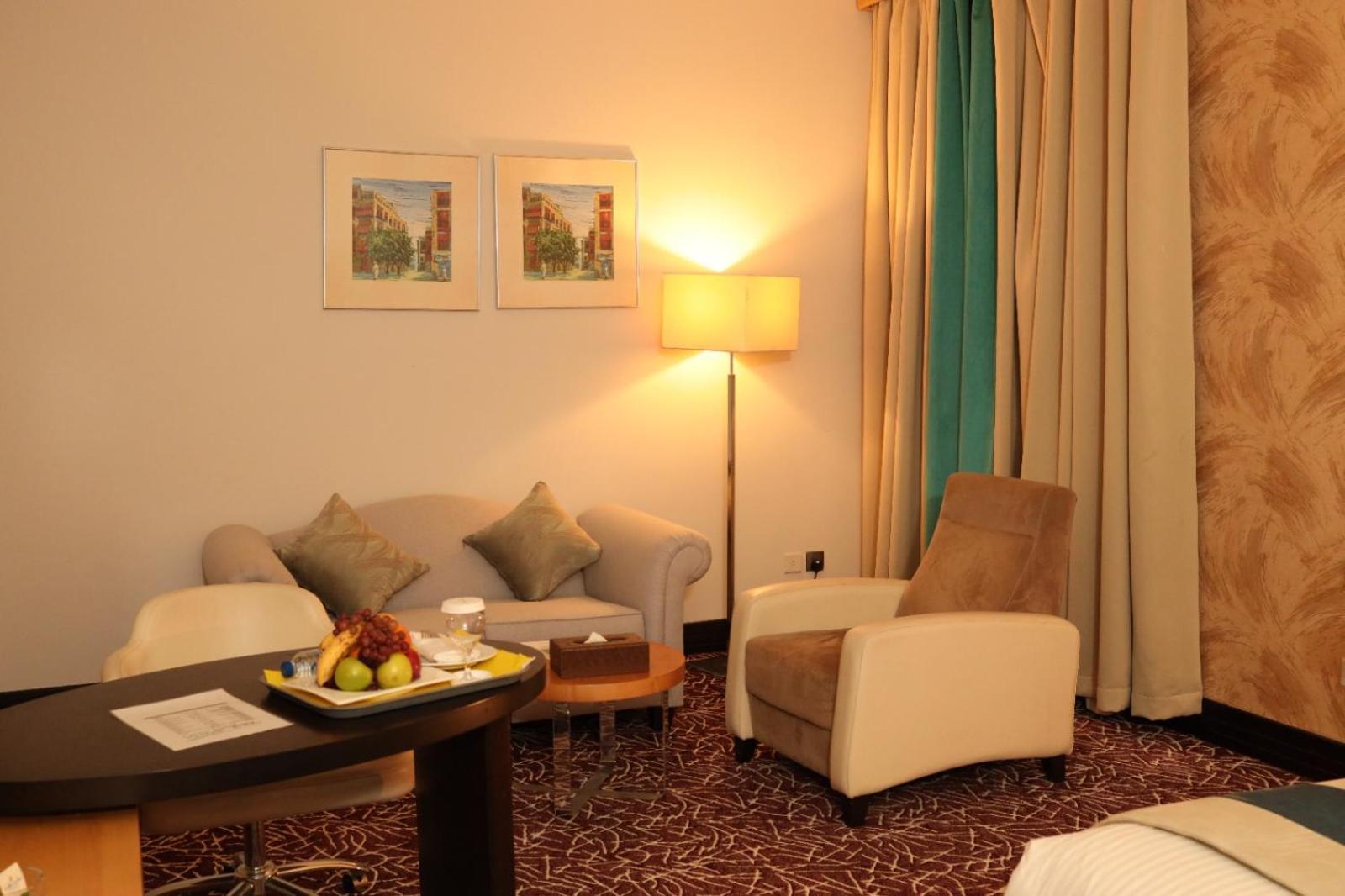 Golden Tulip Hail Bagian luar foto