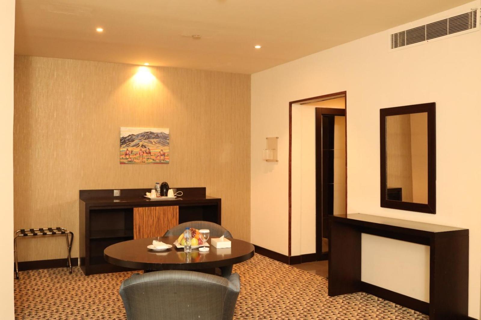 Golden Tulip Hail Bagian luar foto
