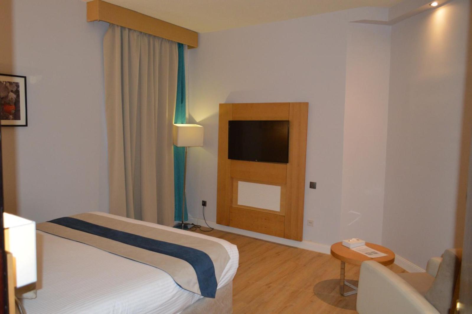 Golden Tulip Hail Bagian luar foto