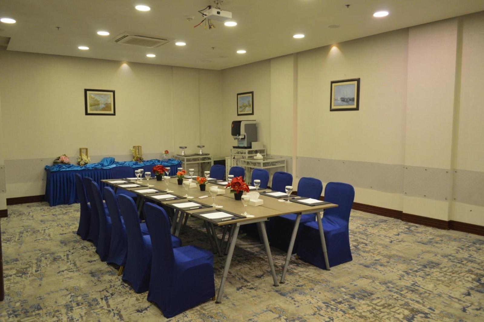 Golden Tulip Hail Bagian luar foto