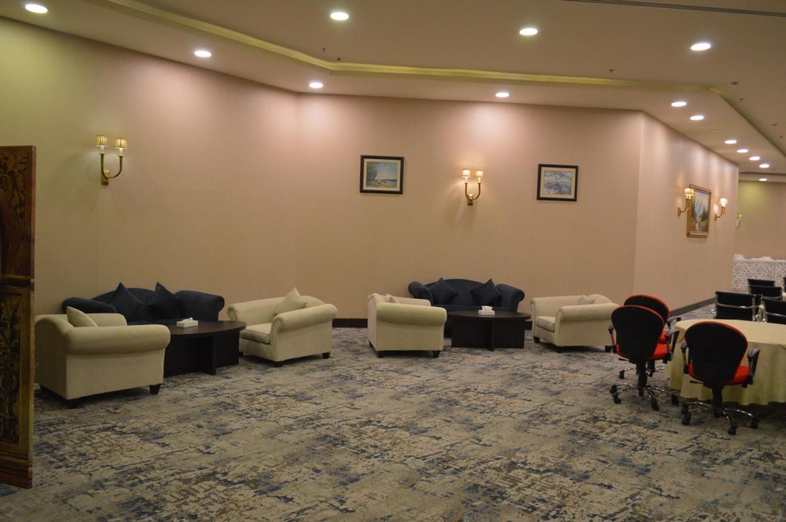 Golden Tulip Hail Bagian luar foto