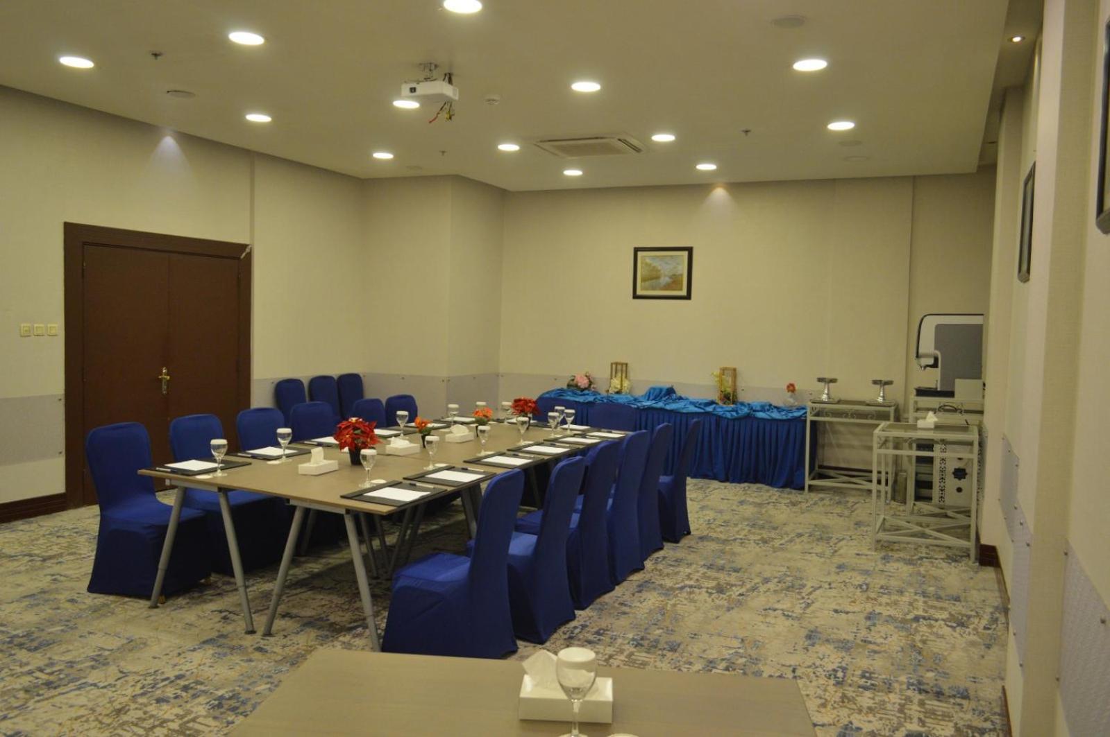 Golden Tulip Hail Bagian luar foto
