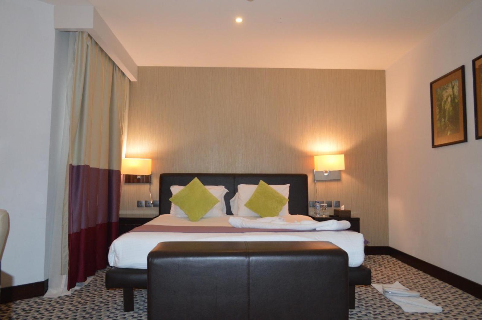 Golden Tulip Hail Bagian luar foto