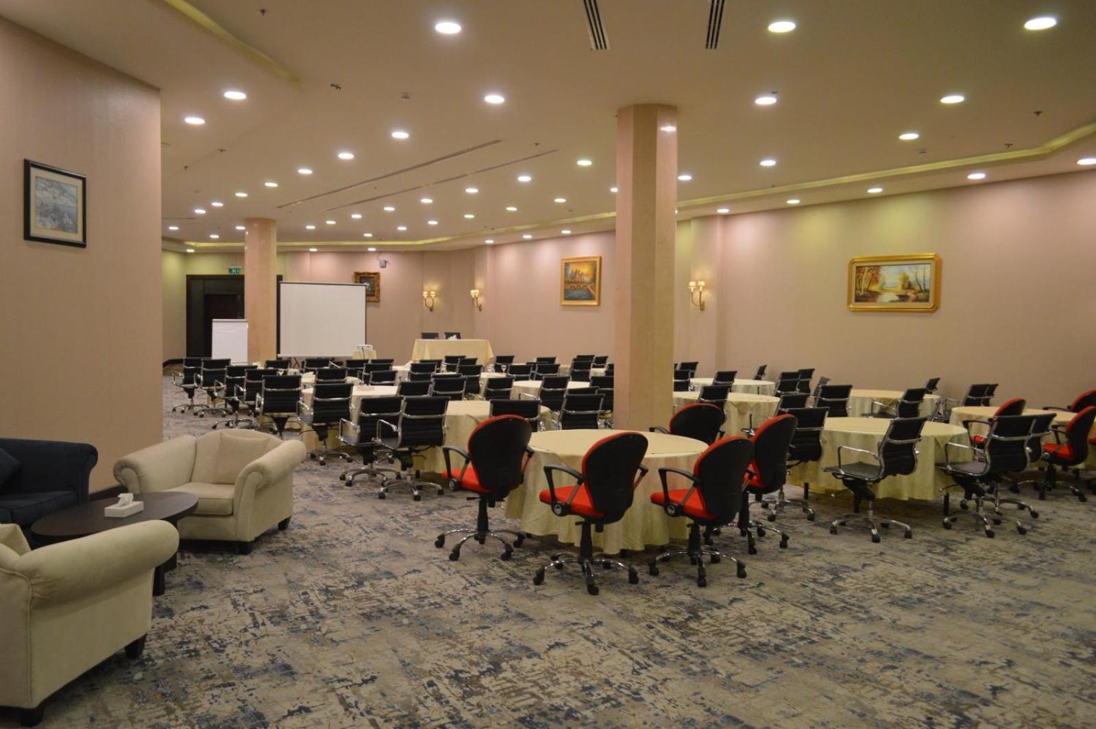 Golden Tulip Hail Hotel Bagian luar foto