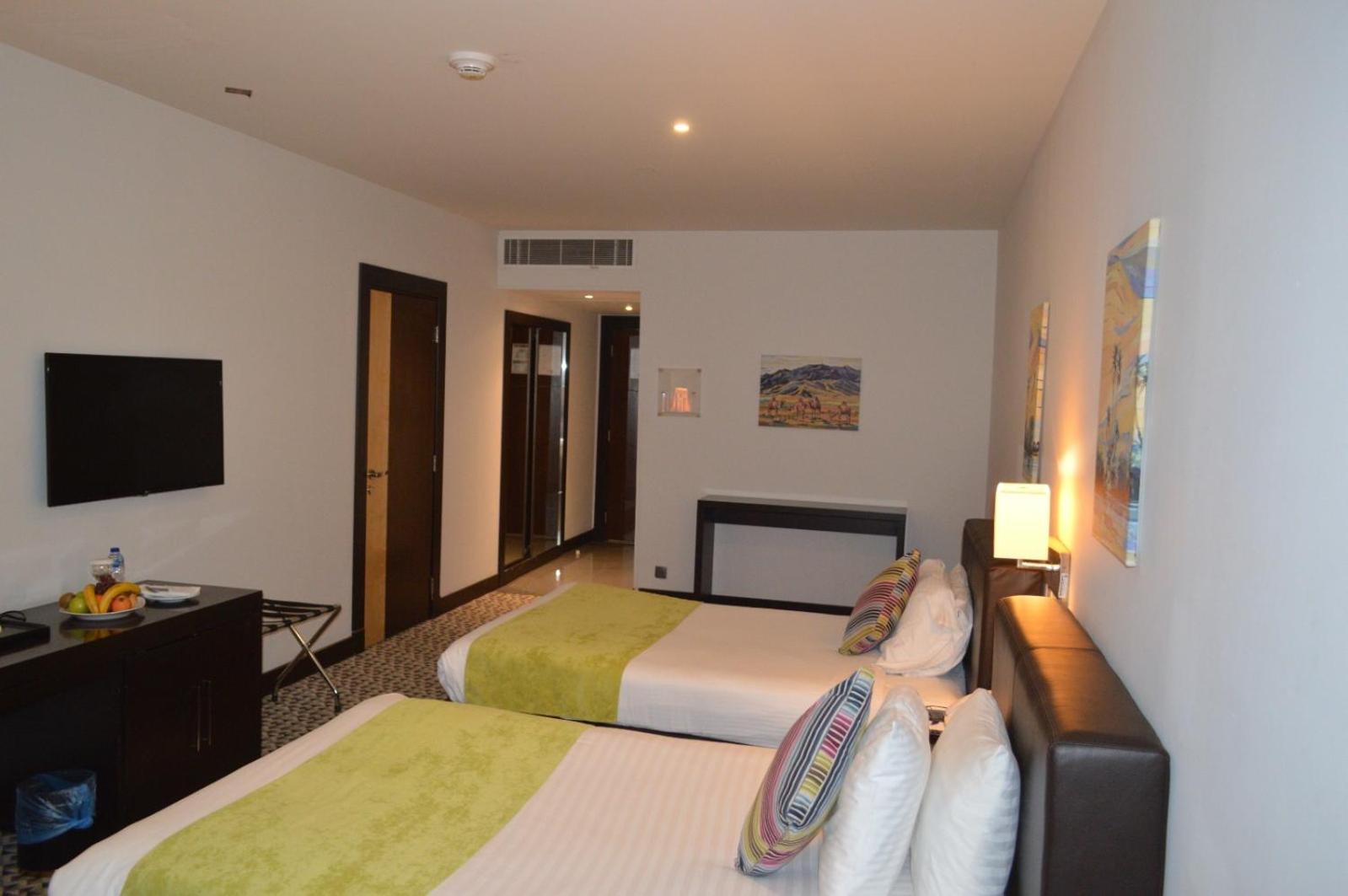 Golden Tulip Hail Bagian luar foto