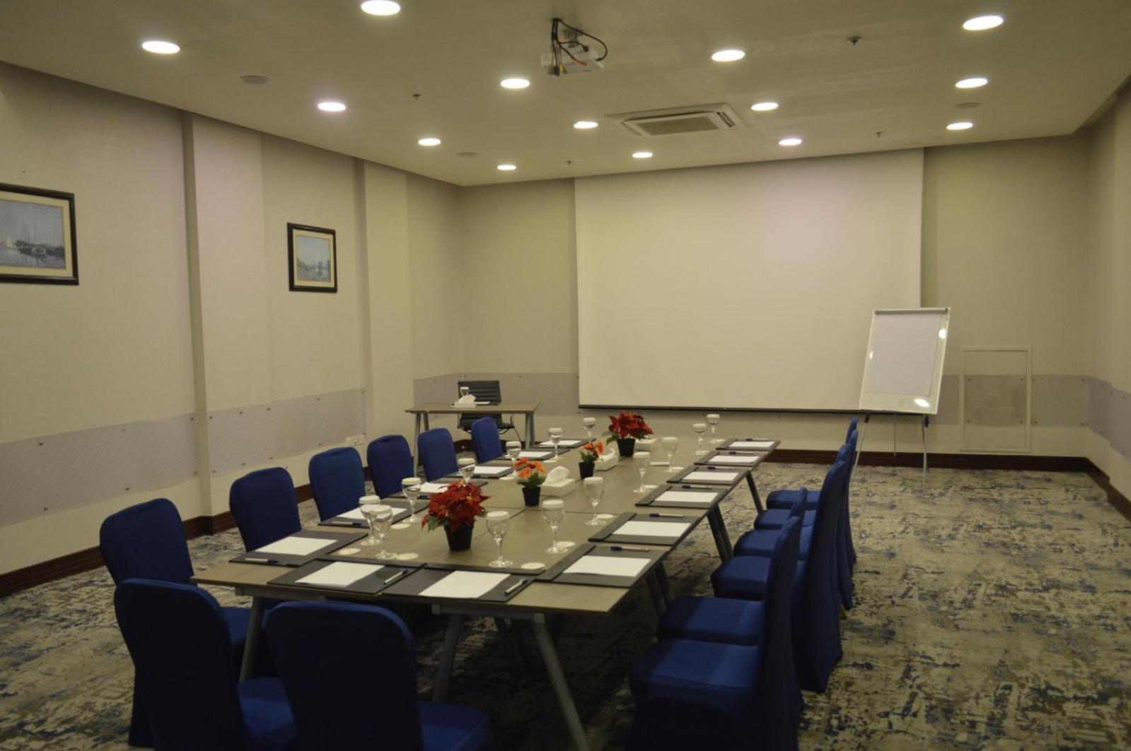 Golden Tulip Hail Bagian luar foto