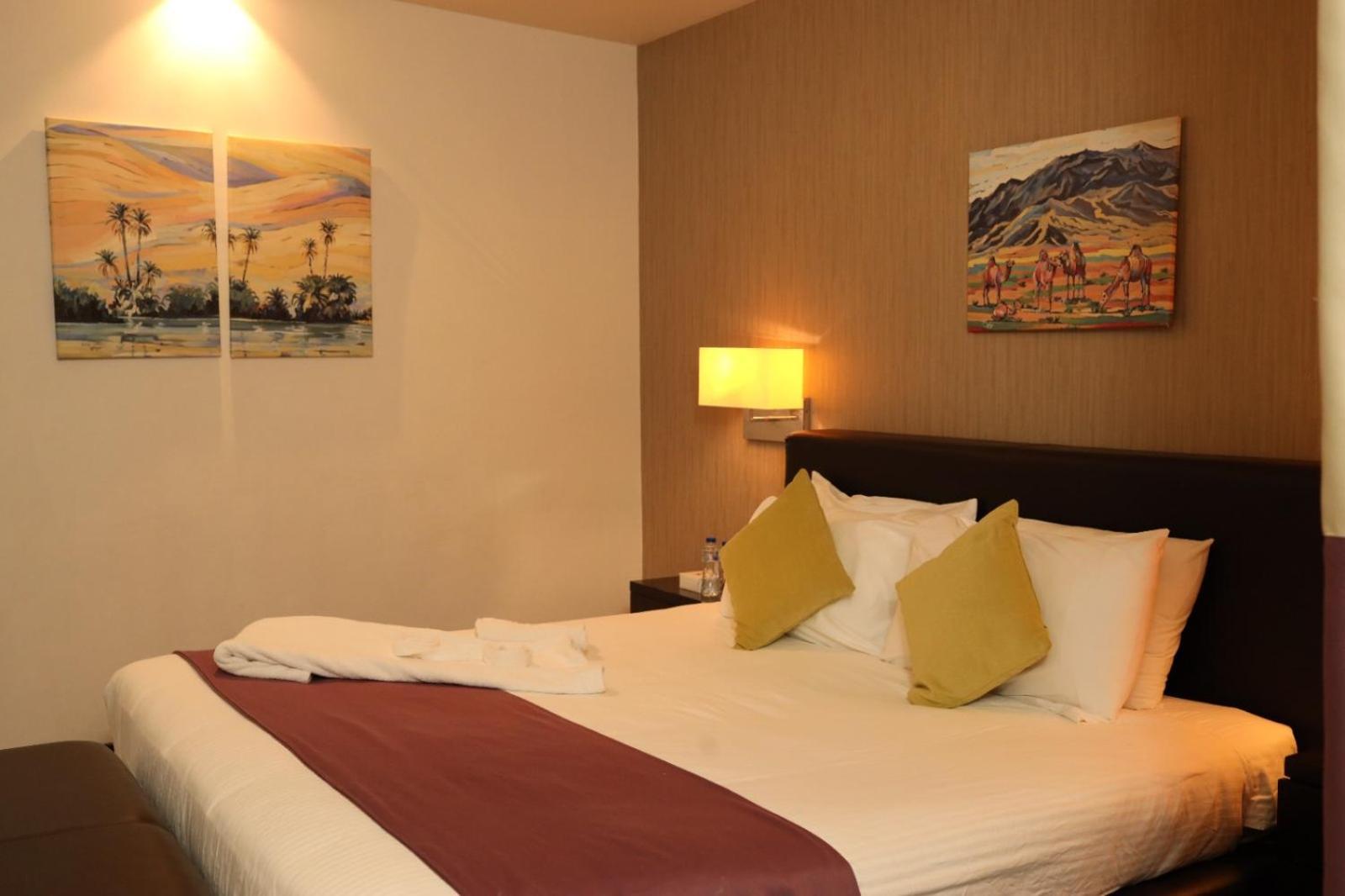 Golden Tulip Hail Bagian luar foto