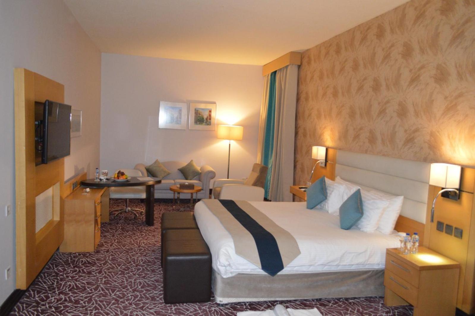Golden Tulip Hail Bagian luar foto