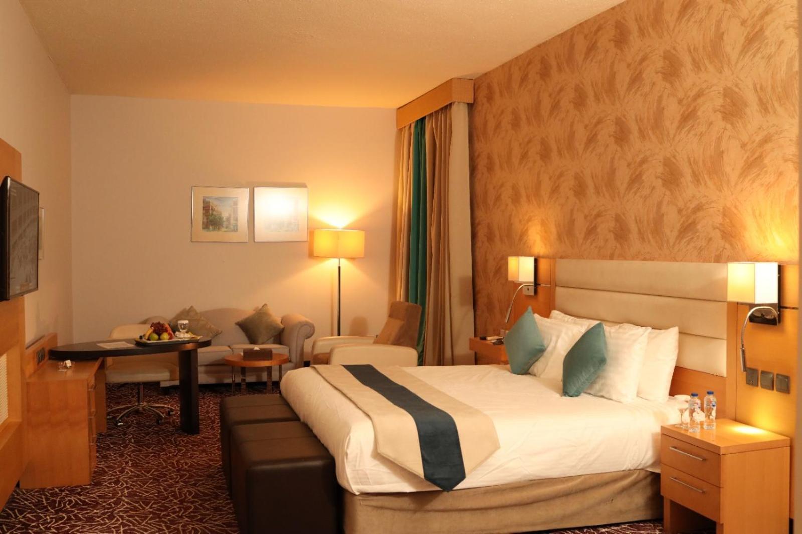 Golden Tulip Hail Bagian luar foto