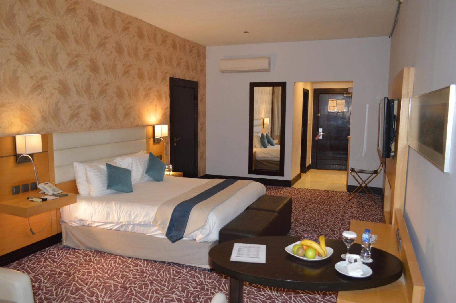 Golden Tulip Hail Bagian luar foto