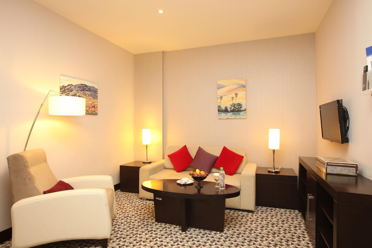 Golden Tulip Hail Bagian luar foto