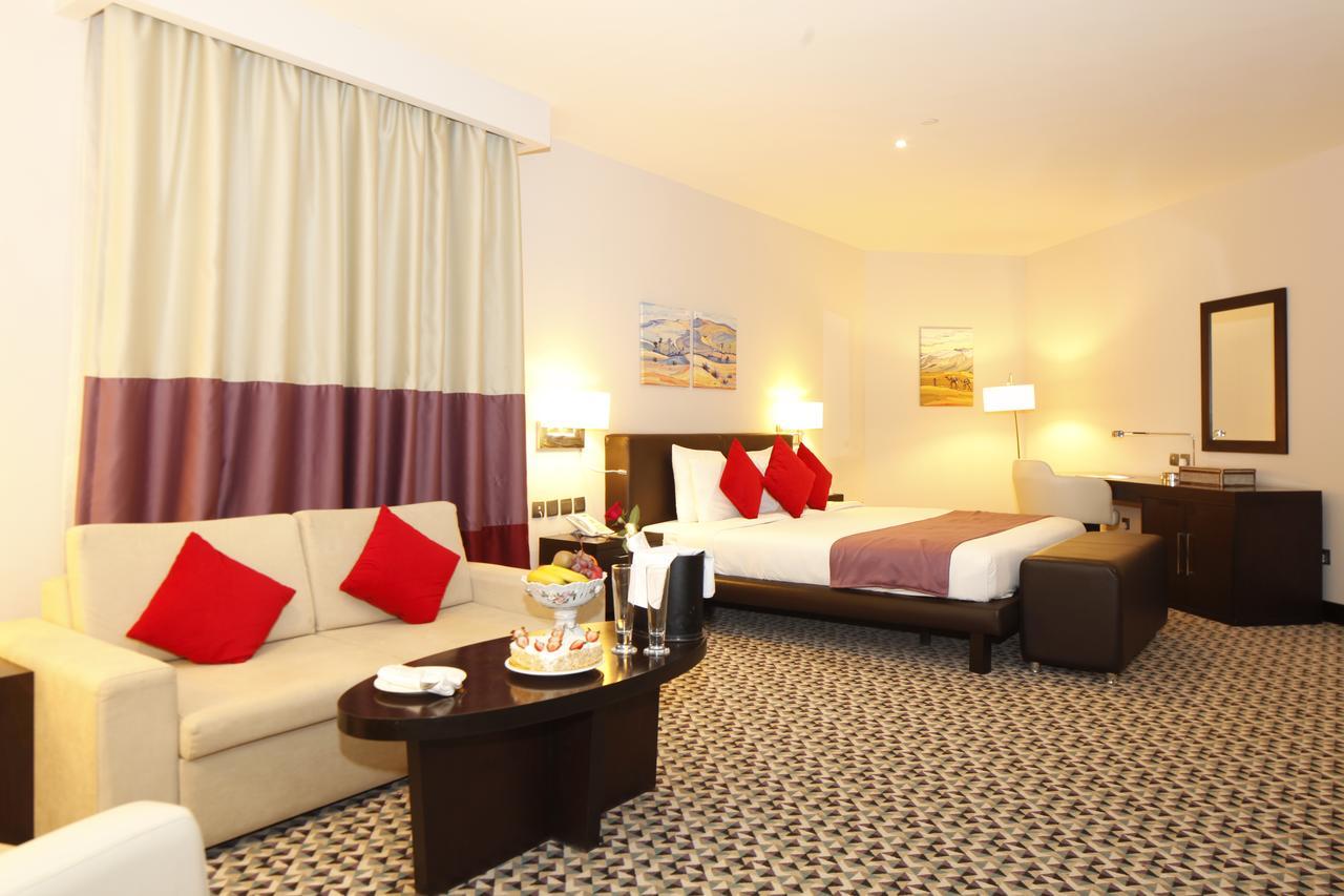 Golden Tulip Hail Bagian luar foto
