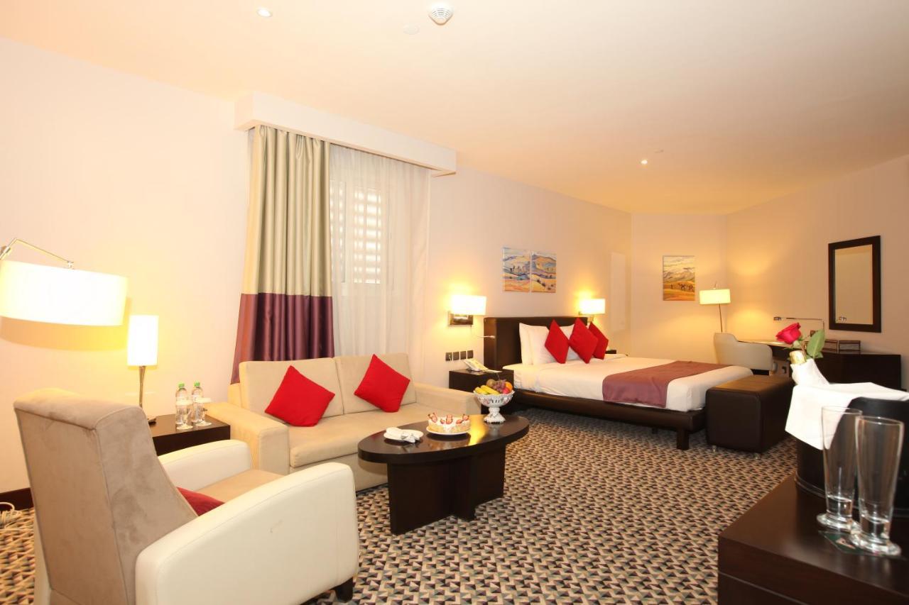 Golden Tulip Hail Bagian luar foto